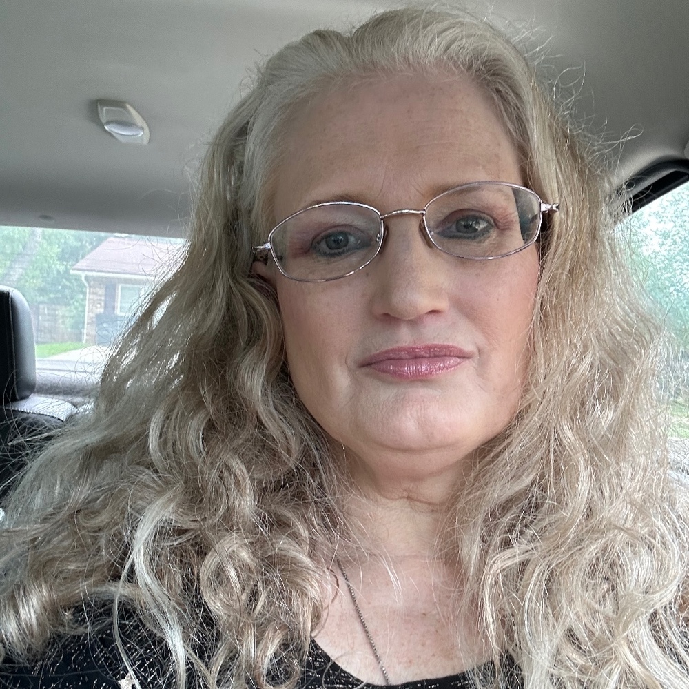Meet your Posher, Angela